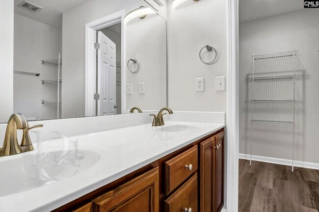 Building Photo - 513 Lanesborough Dr