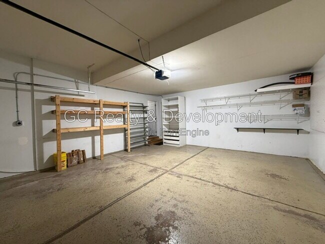 Building Photo - 882 Clarendon Ln
