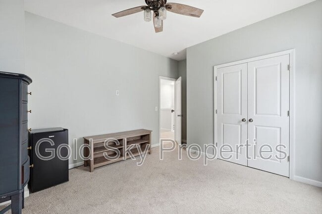 Building Photo - 102 Crabapple Cir