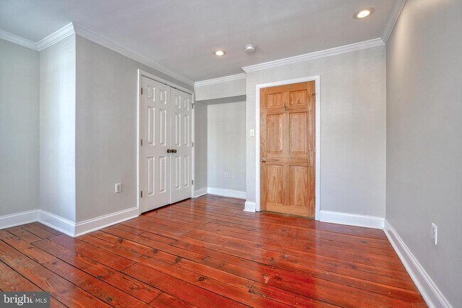 Building Photo - 1412 Battery Ave