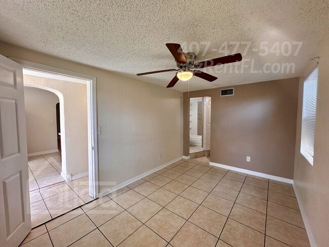 Building Photo - 2905 Villa Dr