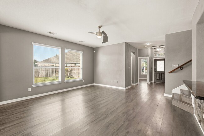 Building Photo - 12102 Sempione Dr