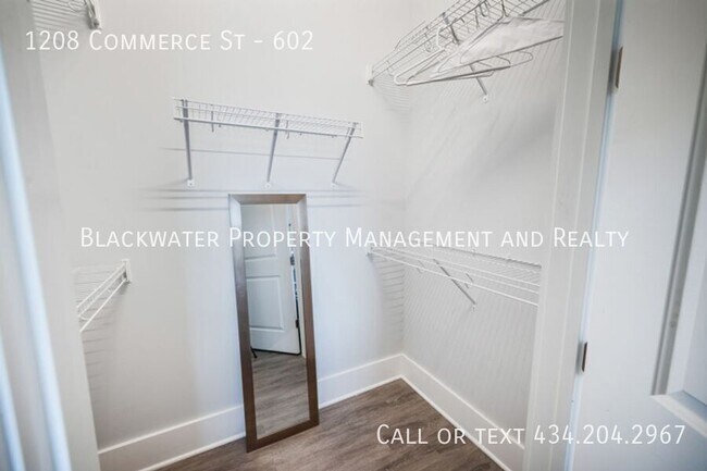 Building Photo - 1208 Commerce St