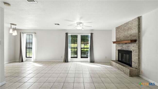Building Photo - 1024 Mission Dr