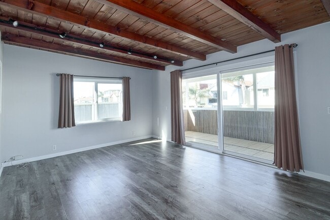 Building Photo - 288 Cahuenga Dr