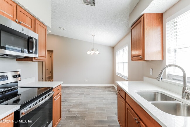 Building Photo - 1693 Susan Dr