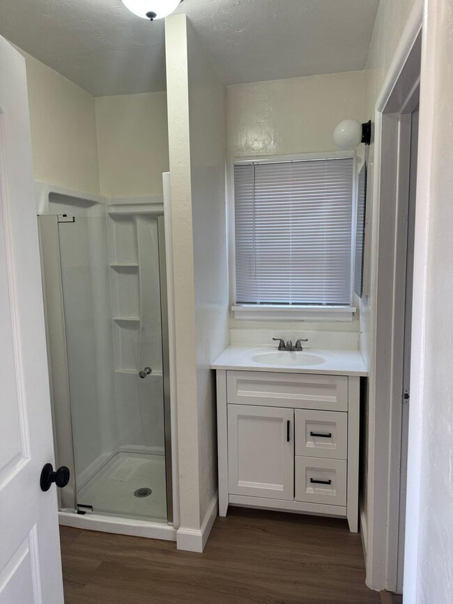 Building Photo - Charming 1-Bedroom, 1-Bathroom Rental in H...