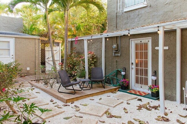 Building Photo - 519 28th St