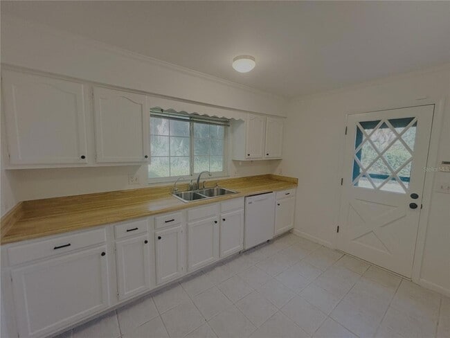 Building Photo - 4440 NW 80th Ave