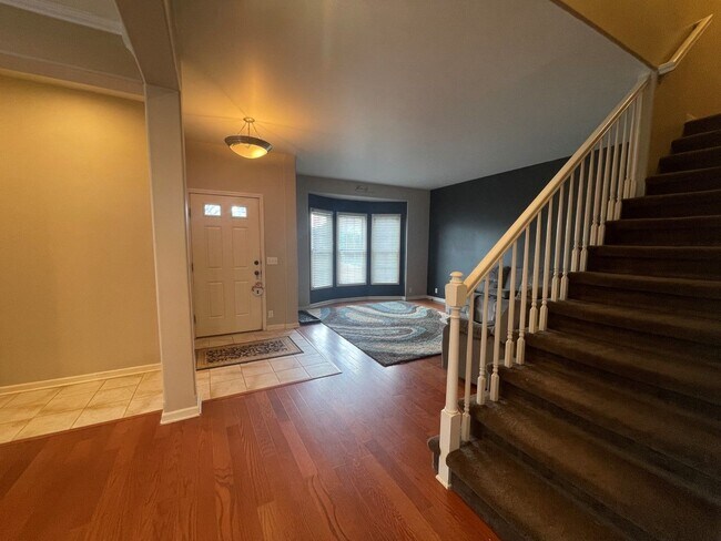 Building Photo - Bellevue Home For Rent!