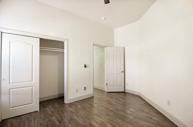 Building Photo - 1000 Jasmine Dr