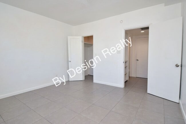 Building Photo - Modern Duplex with Huge Fenced Yard Near Downtown Tucson