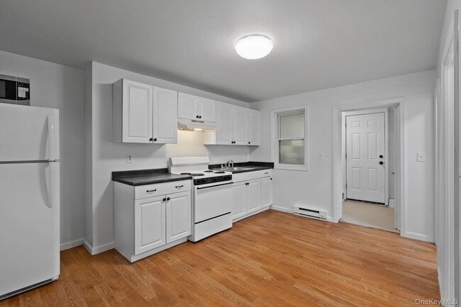 Building Photo - 93 Delafield St
