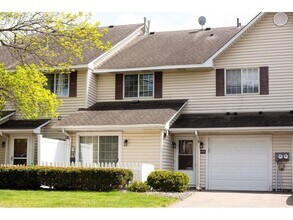 Building Photo - 2556 Lockwood Dr