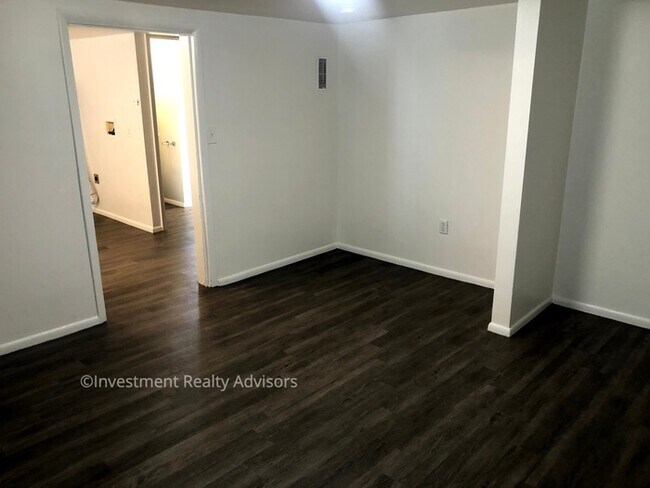 Building Photo - 2 bed 1 bath Basement Apartment in Sandy!