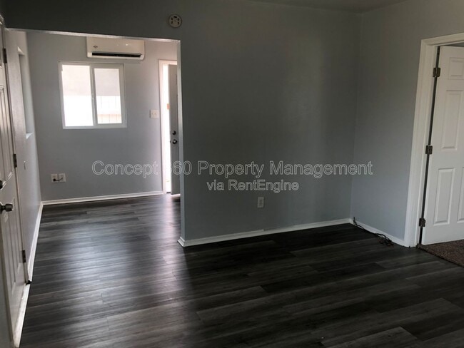 Building Photo - 1910 E 59th St