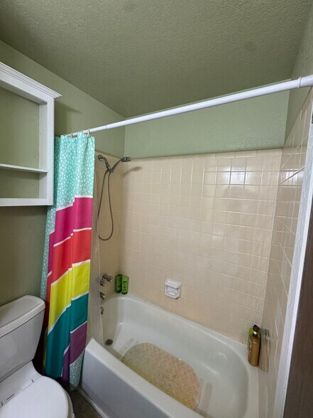 Guest Bathroom - 3685 Deep Haven Dr