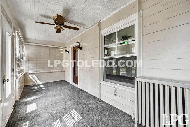 Building Photo - 3822 Lockwood Ave