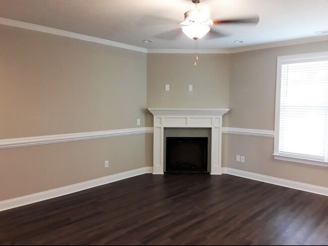 Building Photo - Beautiful Home 4 bedroom 3 bath