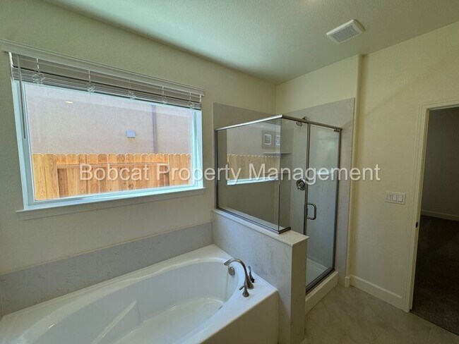 Building Photo - 1484 W Sunset Way