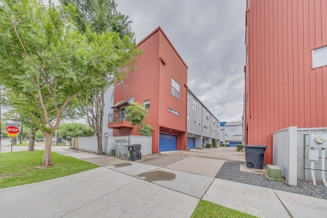 Building Photo - 2809 Crawford St