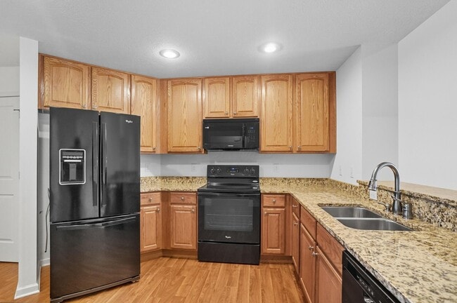 Building Photo - 5468 Nottinghamshire Ln