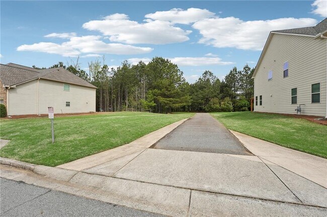 Building Photo - 6370 Shiloh Woods Dr