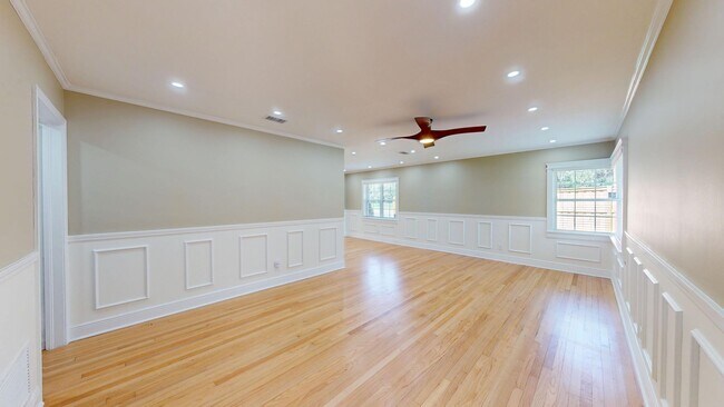 Building Photo - Stunning 4 Bedroom, 2 Bath Home in the Hea...