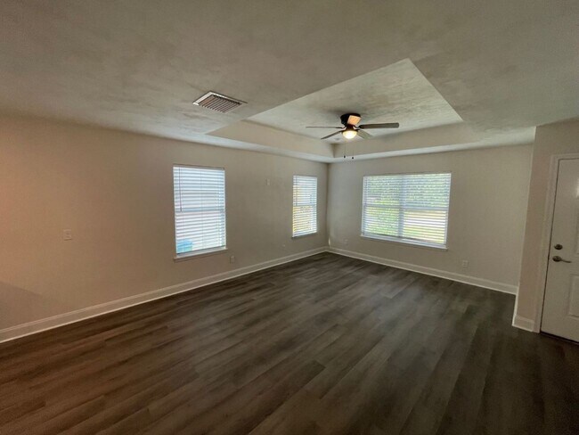 Building Photo - Newer 3/2 in Turkey Creek!