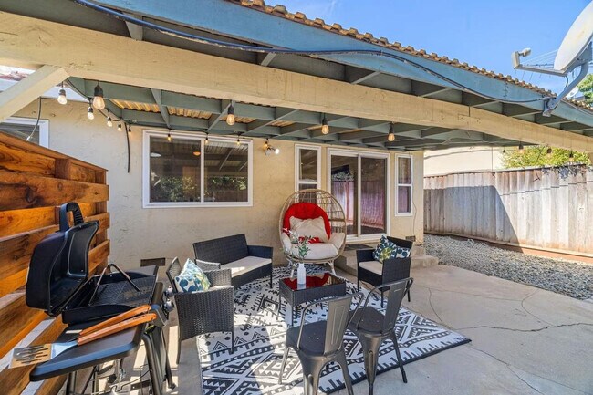 Building Photo - 919 Redbird Dr