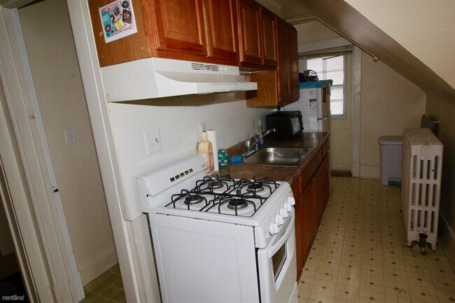 Building Photo - Studio, 1 bath  - 820 E Kingsley St Apt 5 #5