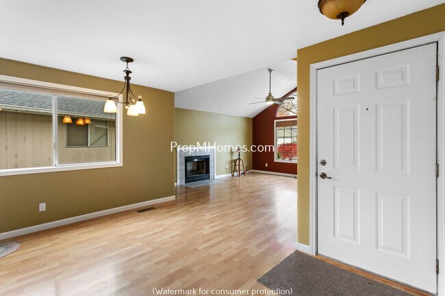 Building Photo - Spacious Three Bedroom Home In Highly Desired Sherwood!