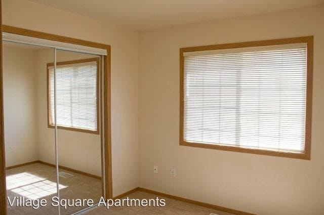 Building Photo - 1915 S Village Square Cir