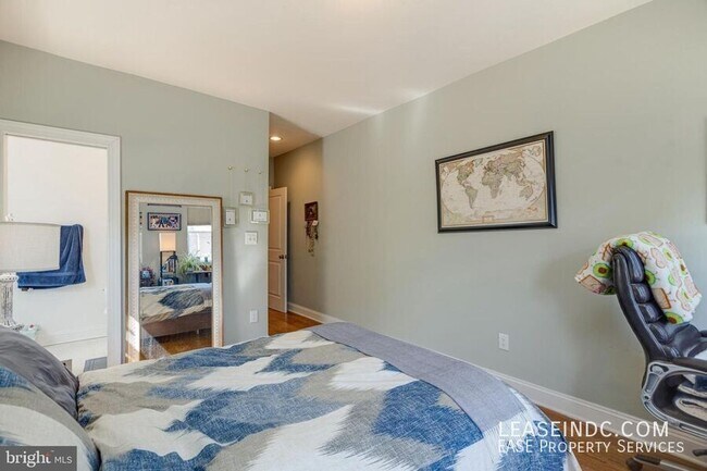 Building Photo - 604 Harvard St NW