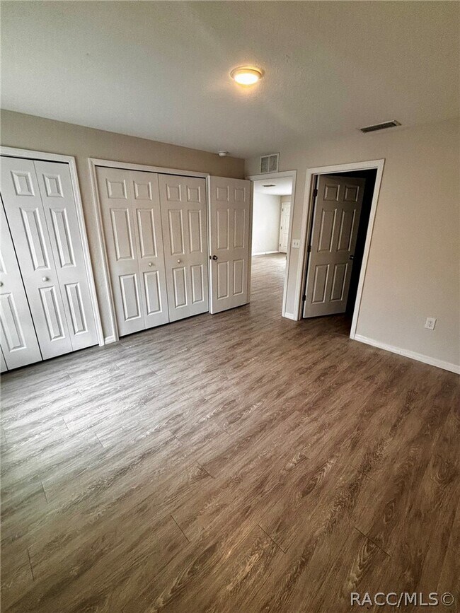 Building Photo - 9437 N Travis Dr