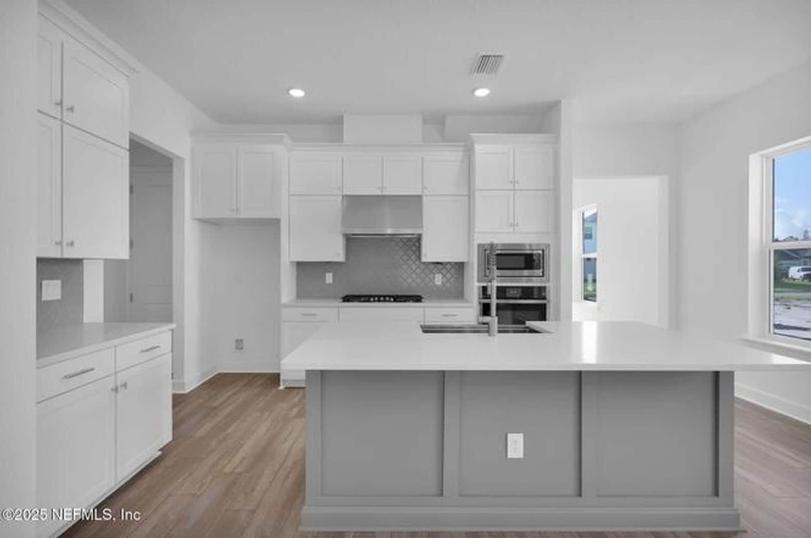 Building Photo - 183 Dawes Ave