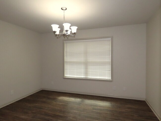 Building Photo - Updated 5 bedroom, 3 bathroom home in Tyle...