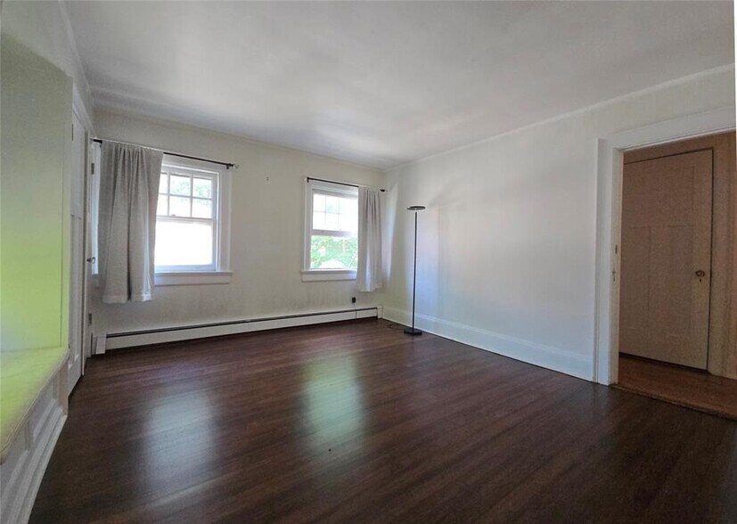 Building Photo - 134 Pelhamdale Ave