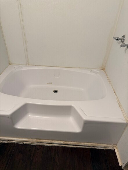 Building Photo - 8425 E County Rd 7300