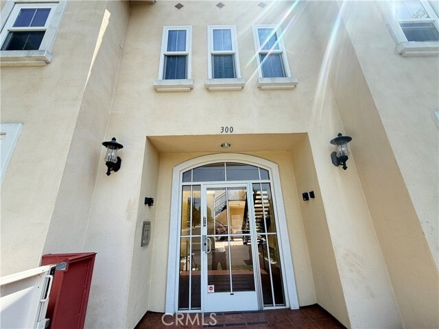 Building Photo - 300 E Providencia Ave