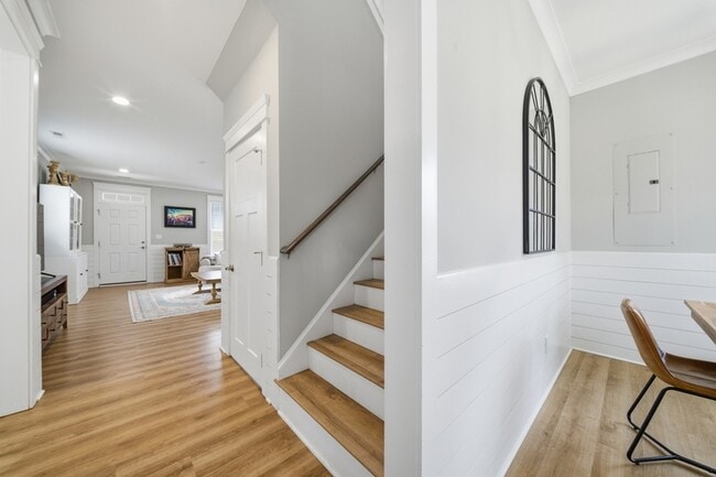 Building Photo - 9610 7th Bay St