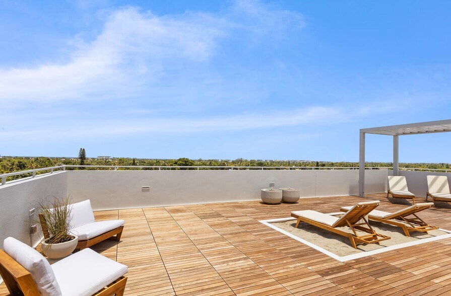 Building Photo - 321 Princeton Dr