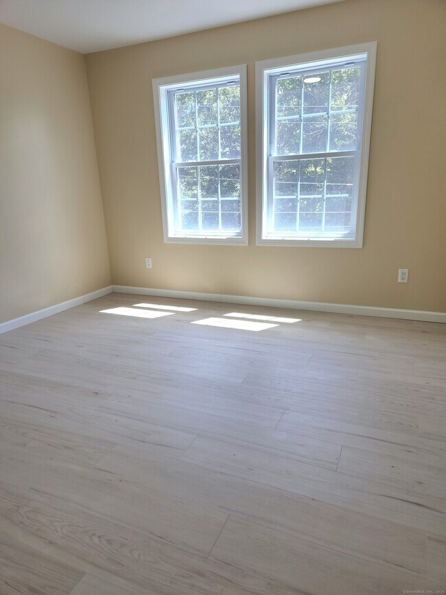 Building Photo - 1642 Highland Ave