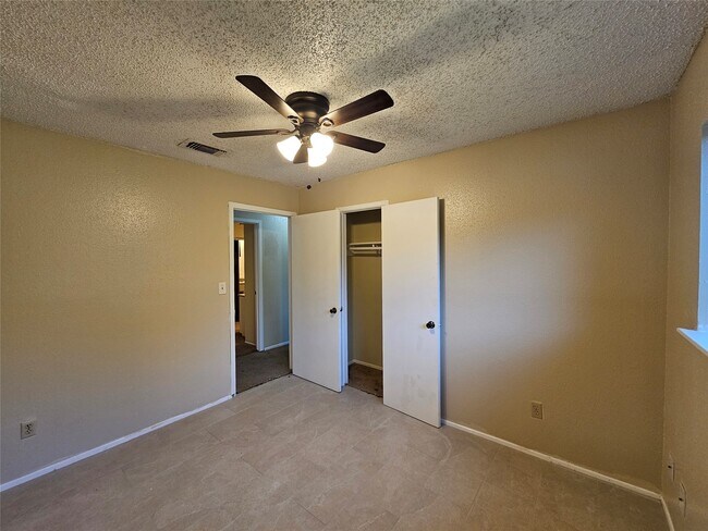 Building Photo - 10531 Golden Meadow Dr