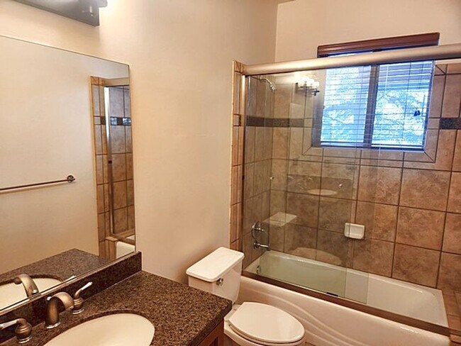 Building Photo - Beautiful Ranch Place Home