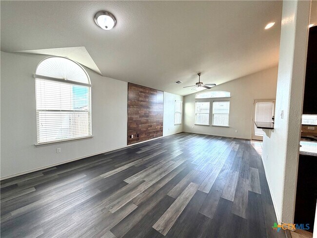 Building Photo - 500 Obsidian Ln