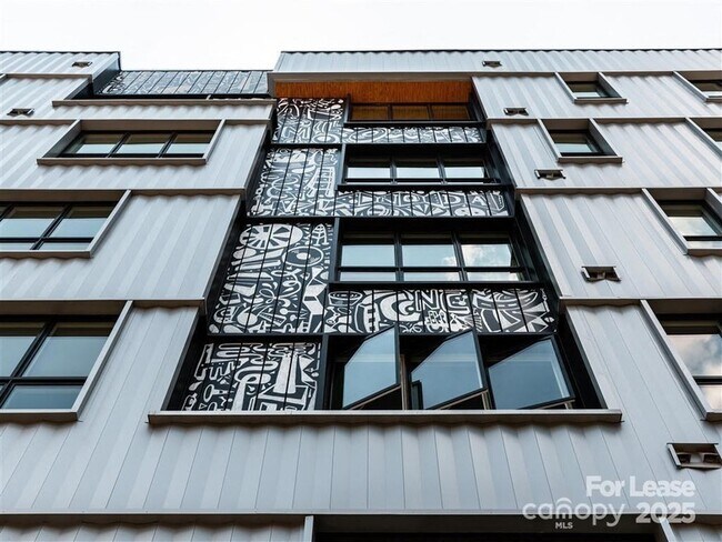 Building Photo - 1824 N Brevard St