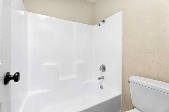 Building Photo - 1214 Doonesbury Dr