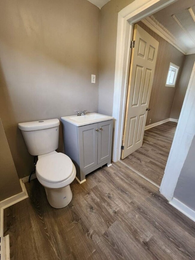 Building Photo - Five Bedroom Single Family Home!