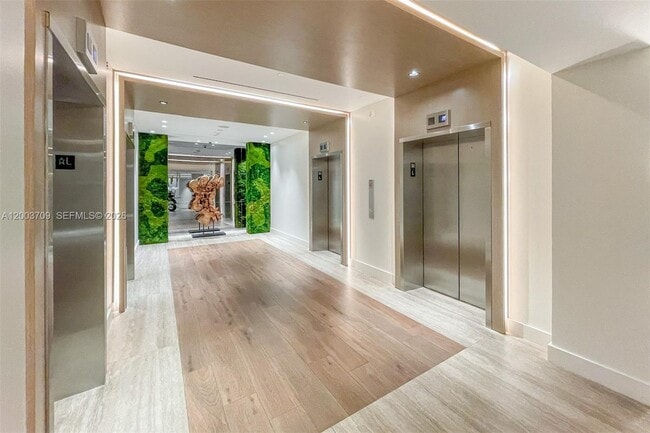 Building Photo - 2301 Collins Ave